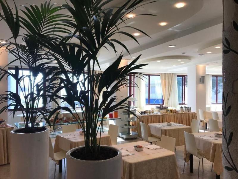 Hotel Caraibi Milano Marittima Exteriör bild