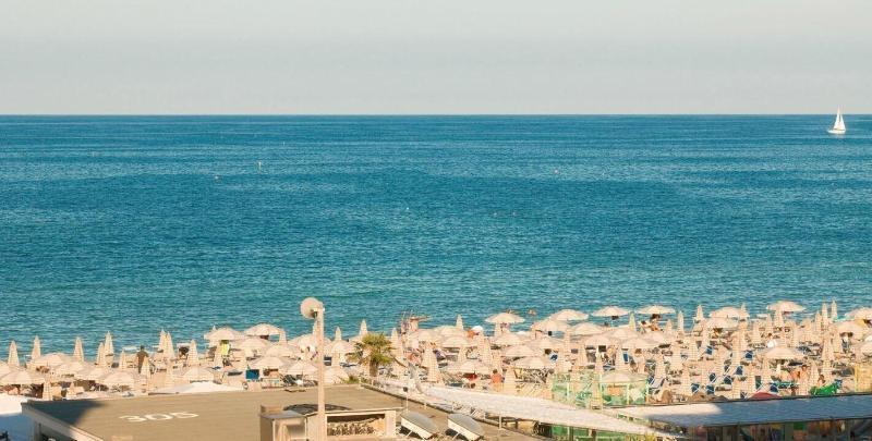 Hotel Caraibi Milano Marittima Exteriör bild