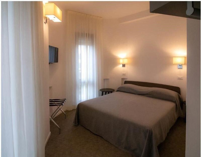 Hotel Caraibi Milano Marittima Exteriör bild