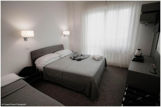 Hotel Caraibi Milano Marittima Exteriör bild