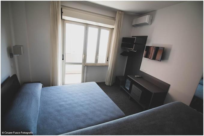 Hotel Caraibi Milano Marittima Exteriör bild