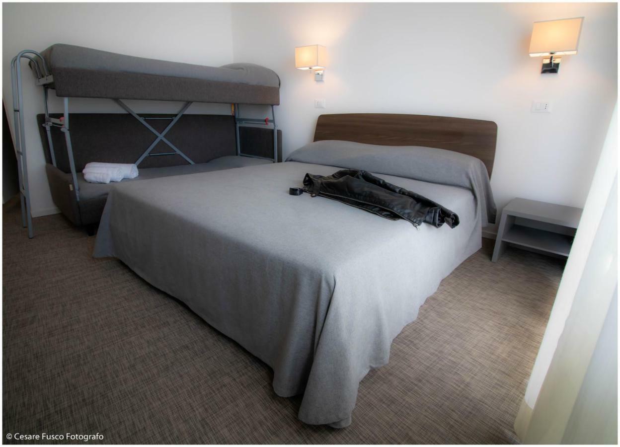 Hotel Caraibi Milano Marittima Exteriör bild