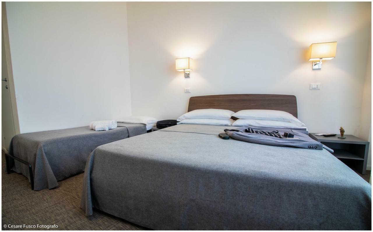 Hotel Caraibi Milano Marittima Exteriör bild