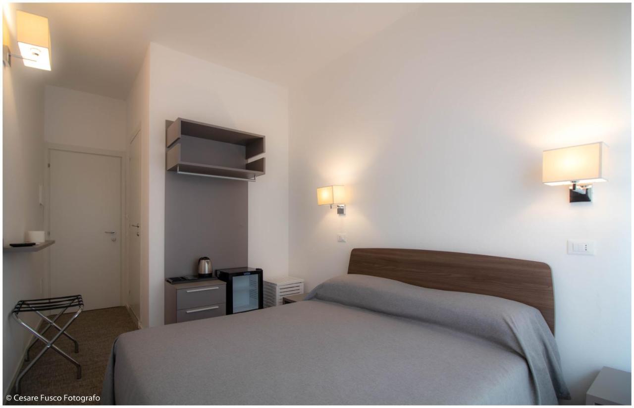 Hotel Caraibi Milano Marittima Exteriör bild