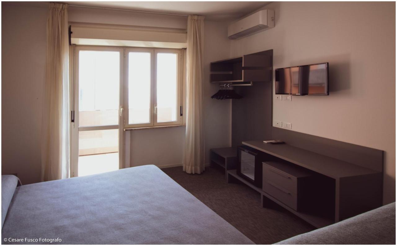 Hotel Caraibi Milano Marittima Exteriör bild