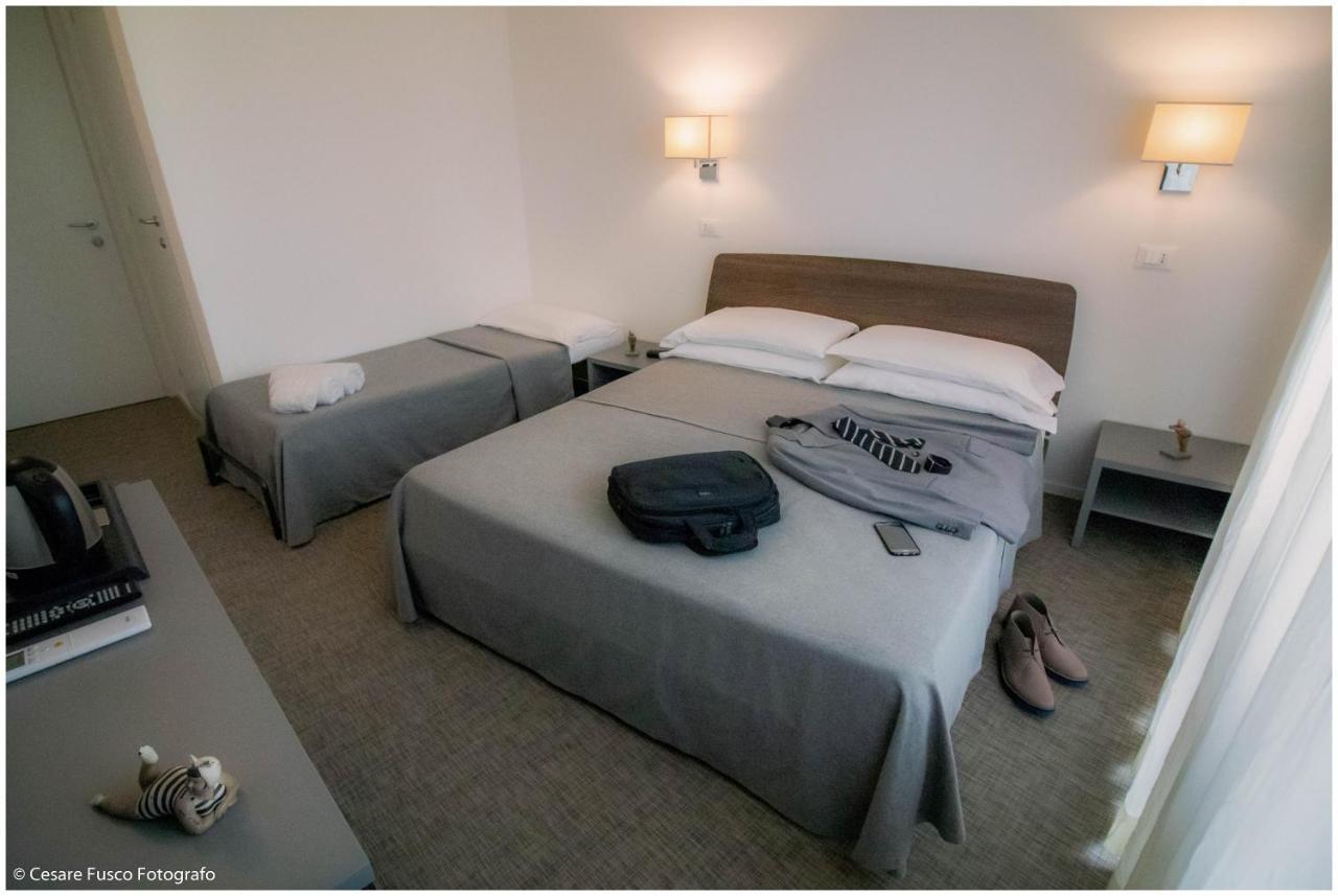 Hotel Caraibi Milano Marittima Exteriör bild